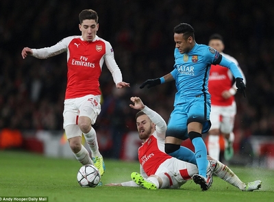 HLV Wenger: &quot;Arsenal quá non nớt trước Barcelona&quot;