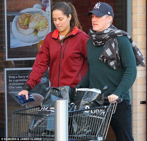 Bastian bên bạn gái xinh đẹp Ana Ivanovic