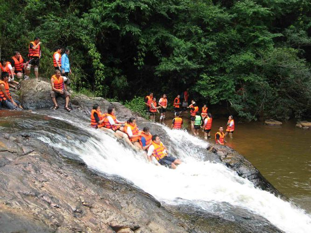 Ba du khách Anh tử nạn do không tuân thủ quy tắc trượt nước?