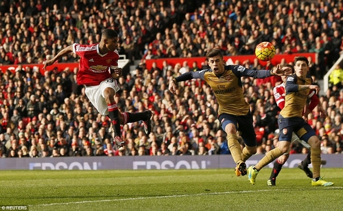 Tân binh lập cú đúp bàn thắng cho Man Utd trước Arsenal