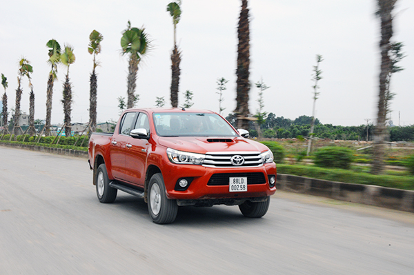 Toyota Hilux_03 copy.jpg