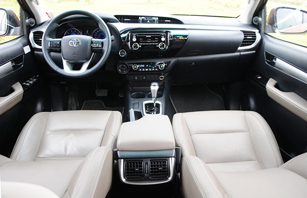 Toyota Hilux_15 copy.jpg