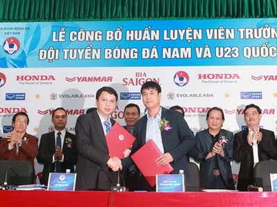 Vì sao VFF áp chỉ tiêu huy chương Vàng với HLV Hữu Thắng?