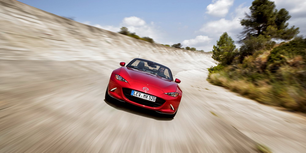 Mazda MX-5 lọt top 3 Xe của năm 2016