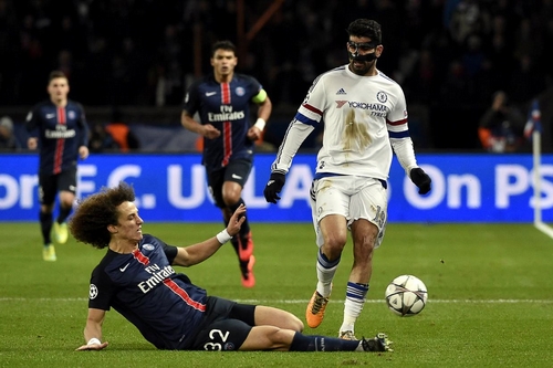 Chelsea (áo trắng) buộc phải chơi tấn công nhằm lật ngược thế cờ trước PSG