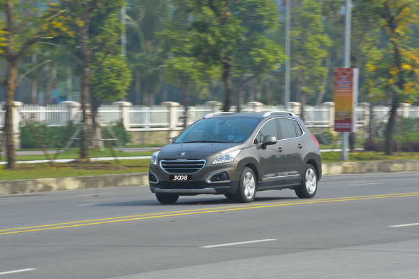 Peugeot 3008_6_resize.jpg