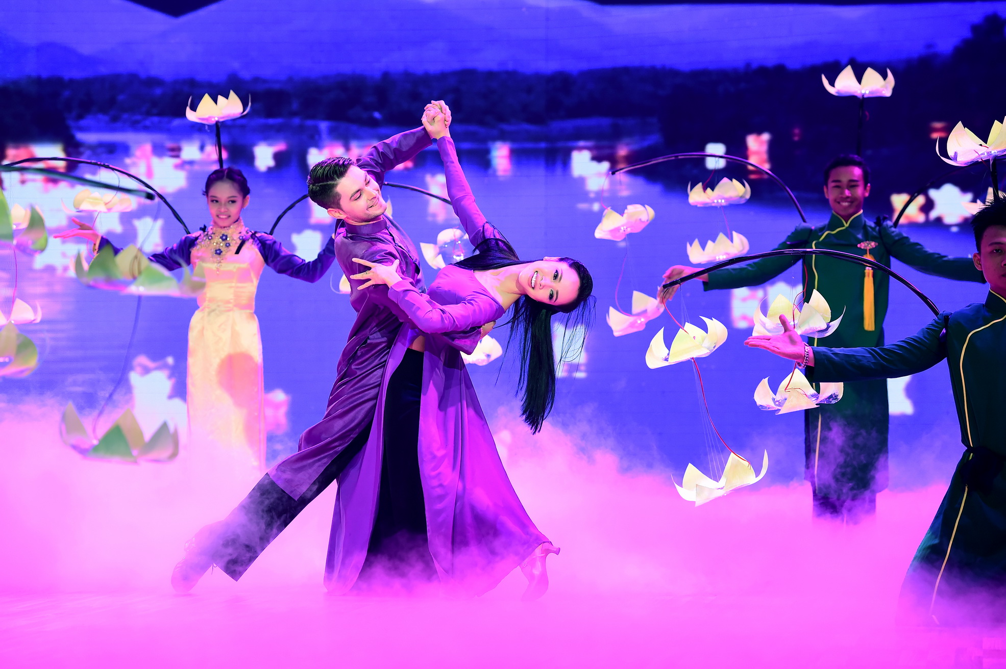 Vũ Ngọc Anh tiếc nuối chia tay chương trình VIP Dance