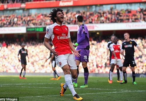 El Neny bực bội khi bỏ lỡ quá nhiều cơ hội ở trận đấu này