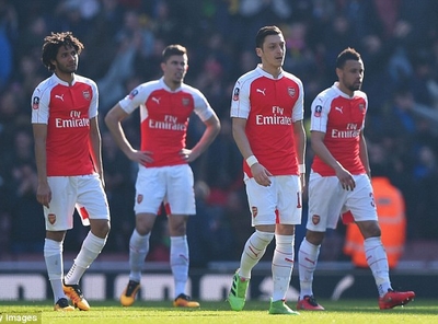 Arsenal, Man City bị loại khỏi cuộc đua vô địch Premier League