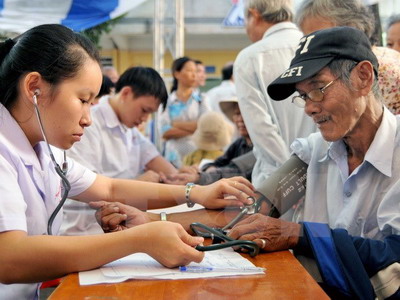 Yêu cầu tăng nhanh tỉ lệ người cao tuổi có thẻ bảo hiểm y tế