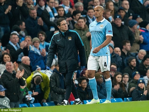 Kompany rời sân ngay những phút đầu của trận đấu