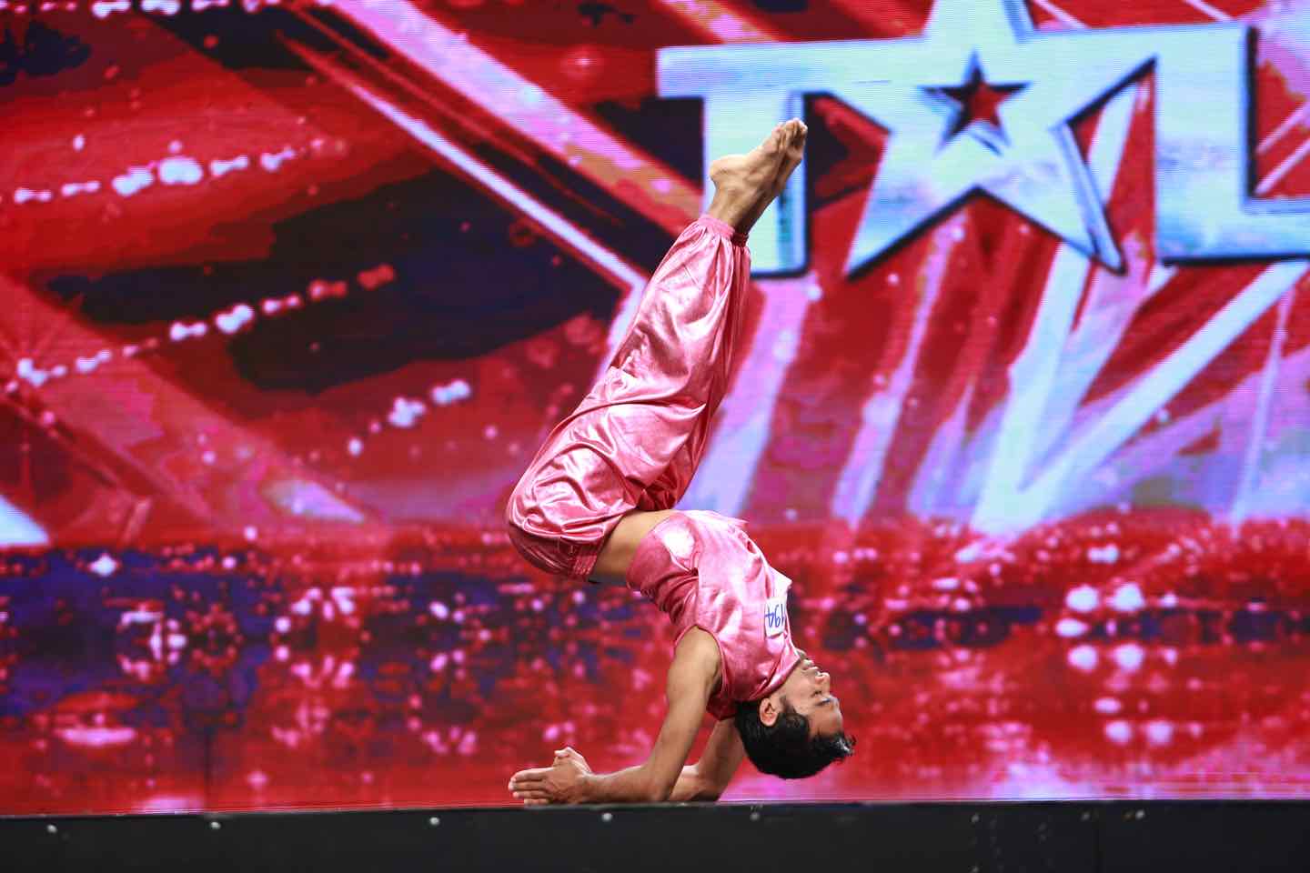 Chàng trai 23 tuổi đến từ Ấn Độ chinh phục bán kết 2 Got Talent