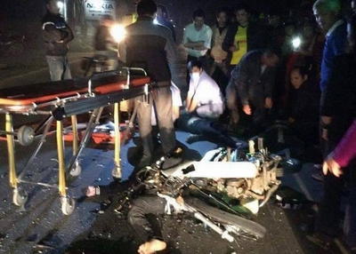 Đâm vào xe khách, 3 thanh niên văng xuống đường tử vong
