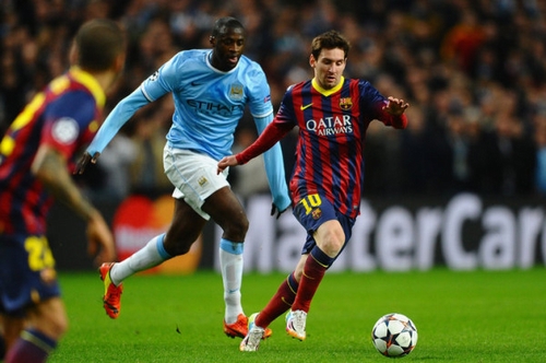 Man City (áo xanh) may mắn không đụng phải Barca tại tứ kết Champions League