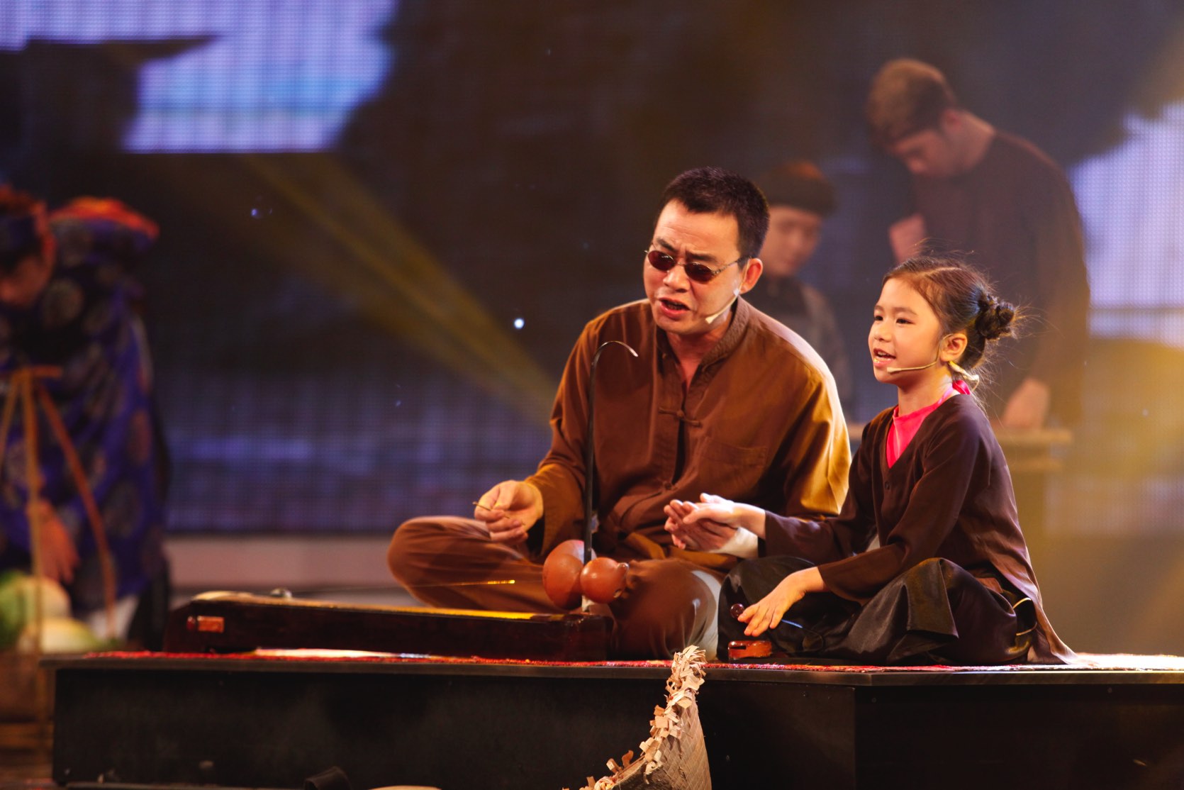 Thần đồng hát xẩm Hương Giang