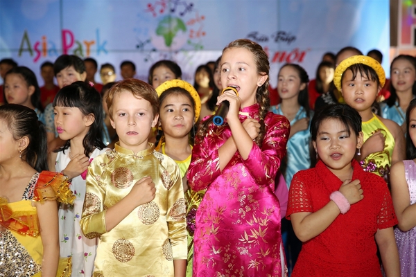 Giọng ca truyền cảm chạm tới trái tim người nghe: