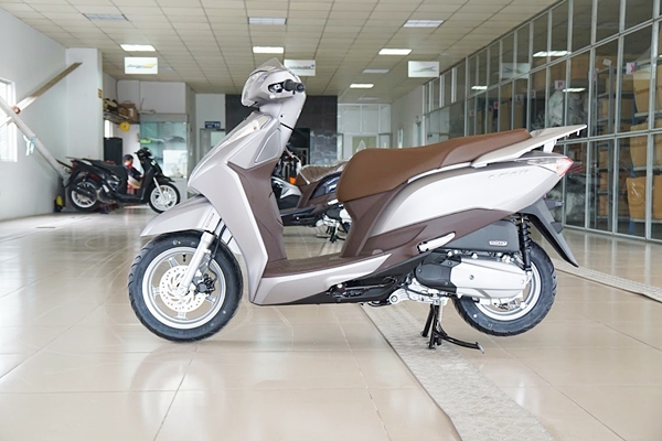 Honda Lead 2016 phiên bản cao cấp màu bạc nâu mới