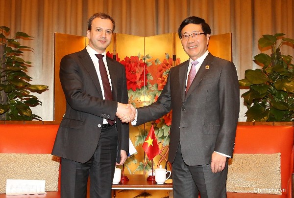 Phó Thủ tướng Phạm Bình Minh và Phó Thủ tướng Arkady Dvorkovich gặp gỡ song phương nhân dịp dự Hội nghị Cấp cao Mekong-Lan Thương lần thứ nhất. Ảnh: VGP