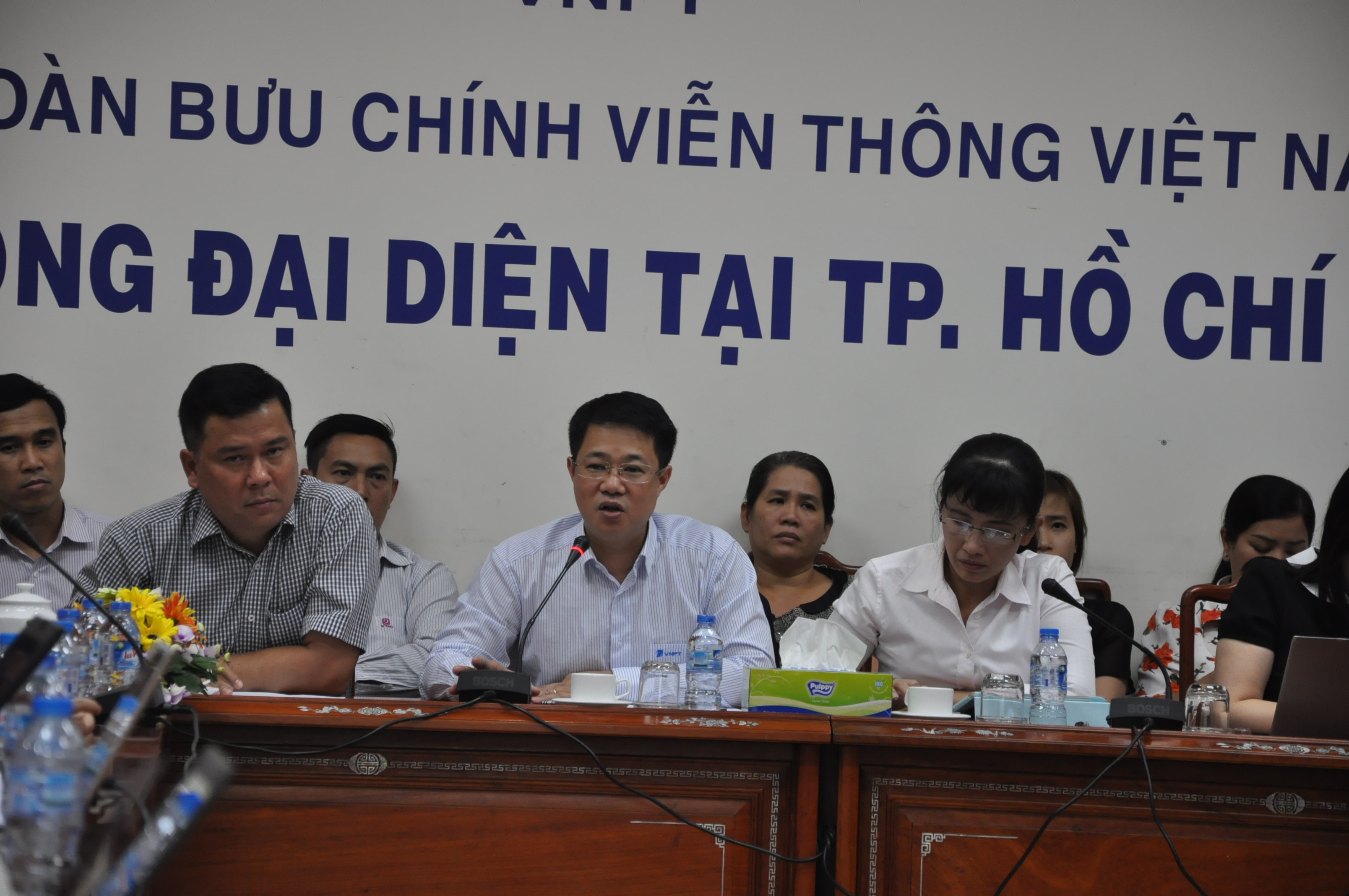 Ông Nguyễn Trường Giang - Phó Tổng Giám đốc TCTy VNPT VinaPhone phát biểu tại buổi làm việc.