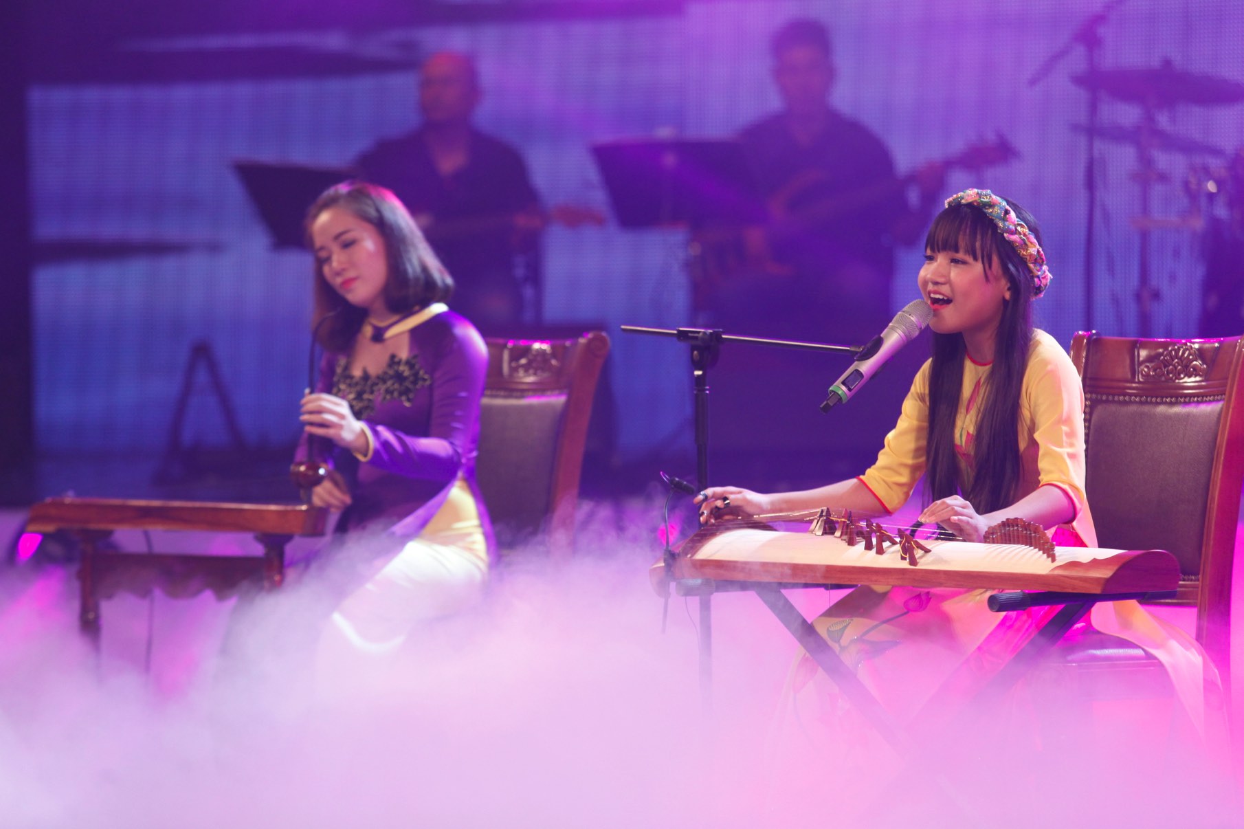Trấn Thành &quot;ngã gục&quot; trước giọng ca ngọt ngào của Quỳnh Anh Got Talent