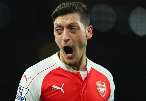 Ozil lo Arsenal khó cạnh tranh ngôi vô địch nếu không bạo chi