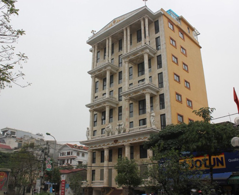 Biệt thự đá của đại gia Hồ Tây 