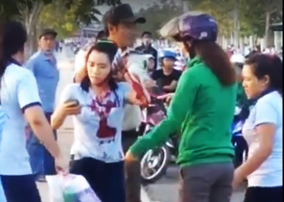 Nữ công nhân bị chồng đồng nghiệp chém dã man ngay giờ tan ca