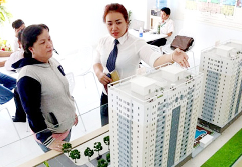 Khách hàng mua nhà thu nhập thấp đang &quot;ngồi trên đống lửa&quot;