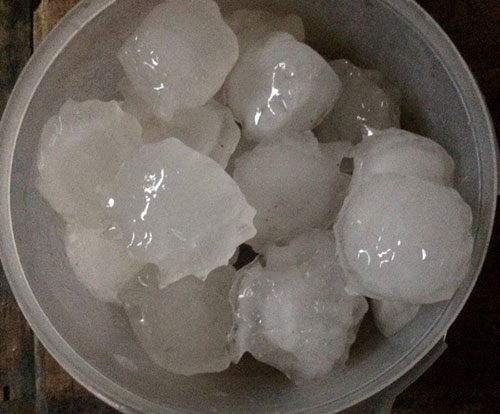 Mưa đá lớn nhất trong 30 năm ở Tuyên Quang