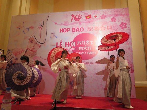 Không chỉ được thưởng thức vẻ đẹp của hoa anh đào, du khách đến lễ hội hoa anh đào ở Hoàng thành Thăng Long vào ngày 16 và 17/4 còn được khám phá rất nhiều nét văn hóa đặc sắc khác của đất nước Nhật Bản.
