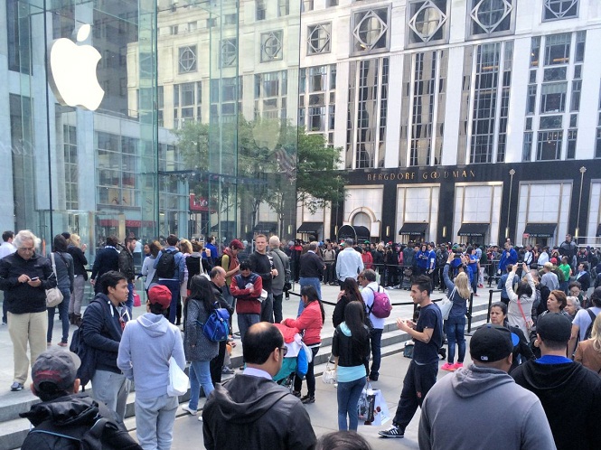 Ai sẽ sở hữu chiếc iPhone thứ 1 tỷ?