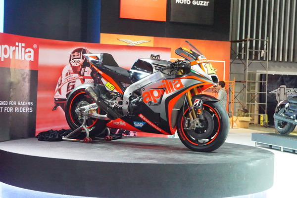 Mô tô phân khối lớn Aprilia lần đầu ra mắt tại Việt Nam cùng Moto Guzzi