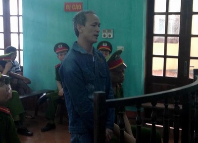 Cắt gân chân, gân tay vợ chỉ để…. dọa