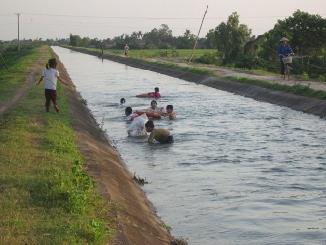 Những kênh thủy lợi cũng đày nguy cơ đối với trẻ em. Ảnh chỉ mang tính minh họa.