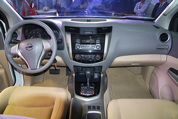 Nissan Navara 07.jpg