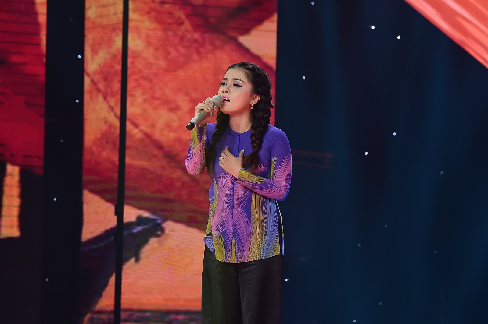 Hồng Quyên