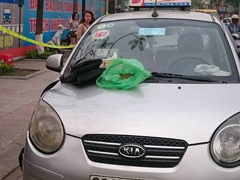Bắt đối tượng vận chuyển gần 9 kg vàng sa khoáng