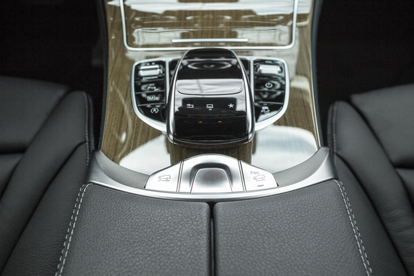 Goi ho tro vuot dia hinh tren GLC 250 4MATIC_resize.jpg