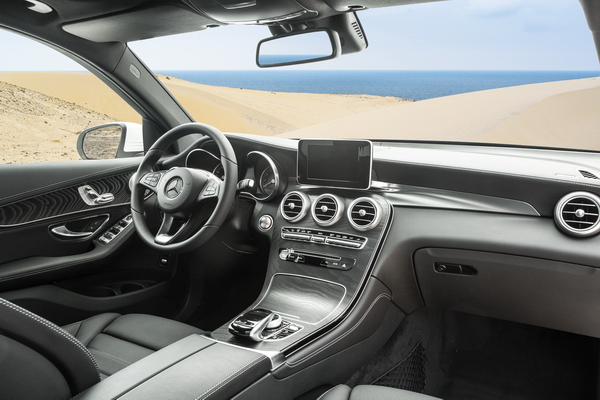Khoang noi that dang cap tren GLC 300 AMG 4MATIC_resize.jpg