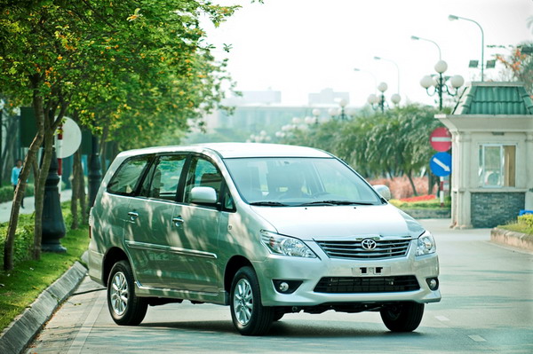 764 xe Toyota Innova tại Việt Nam bị lỗi cửa sau