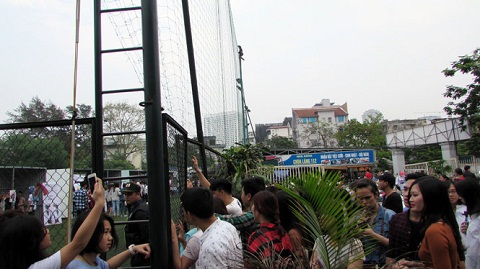 Hộ​i chợ &quot;container&quot; bị đóng cửa khi mới khai hội