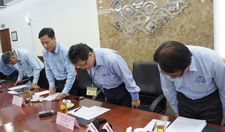 Họp báo của Formosa: Lãnh đạo công ty cúi đầu xin lỗi