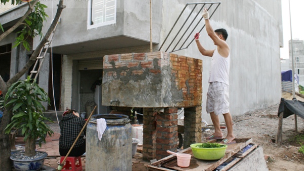 Dân sống không điện,nước, không đường giữa Thủ đô