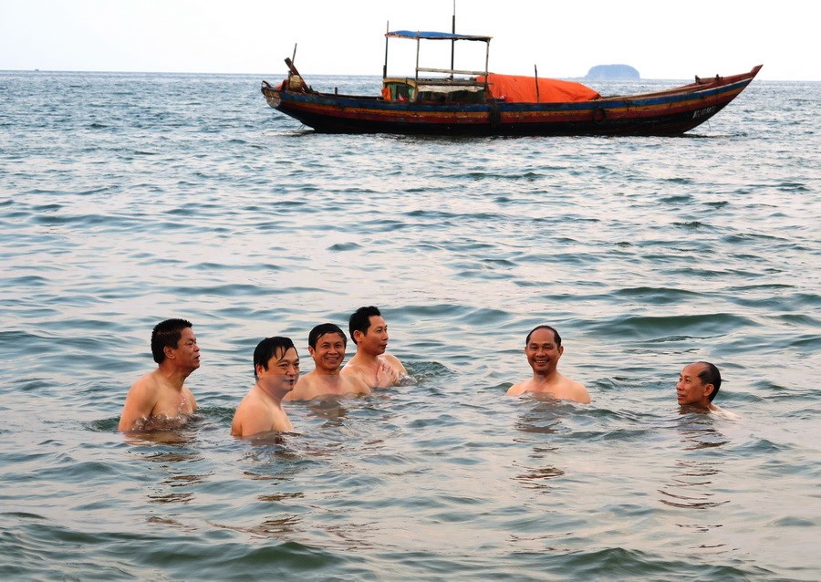 tắm biển