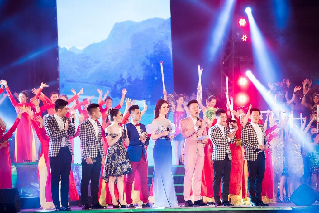 MC Thụy Vân tại lễ khai mạc Carnaval Hạ Long