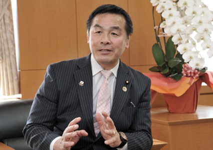 Ông Hiroshi Hase