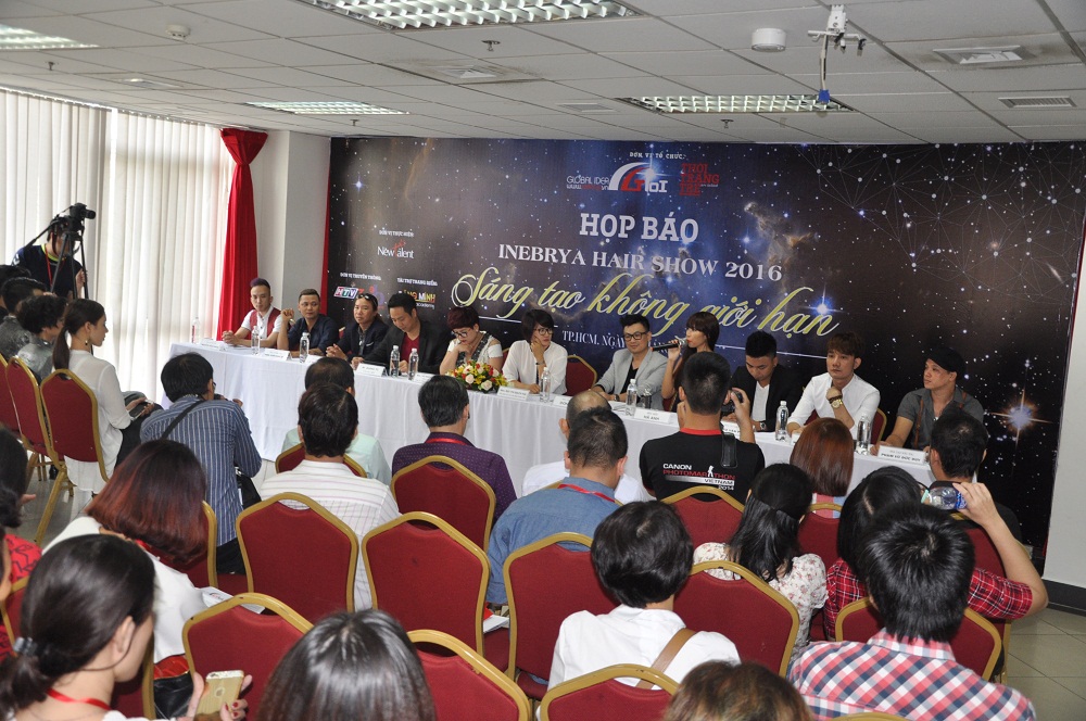 Quang cảnh buổi họp báo.