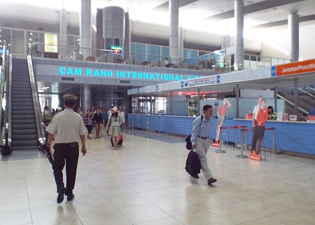 Xử phạt, đình chỉ nhân viên an ninh đánh hành khách Trung Quốc