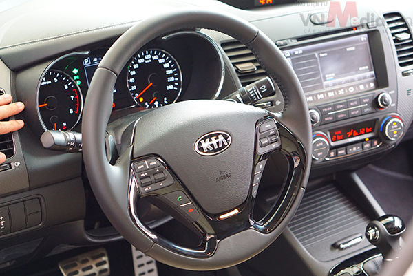Kia Cerato 05.JPG