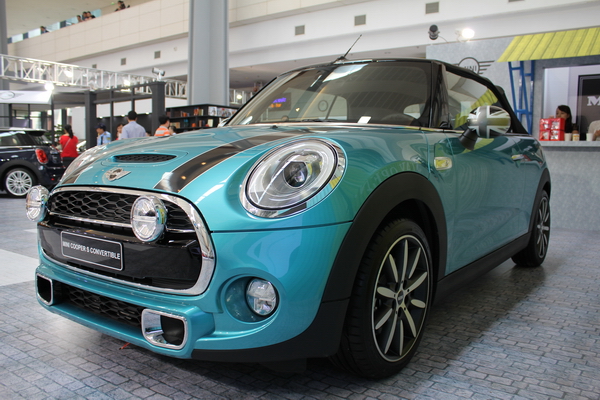 MINI Cooper Convertible 2016 giá từ 1,6 tỷ